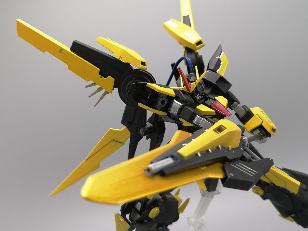 このように大剣を両手で構えることも余裕です!
シグルクレイモアは刀身の塗装がきれいなので今でもお気に入りです
手に沿う形か柄を持つかという持ち方があるんですが・・・