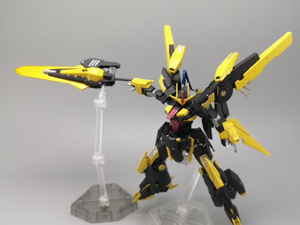 実はCファンネル系武装であるので、このように遠隔武装として使用可能です!
Gジェネ脳なのでできればファンネル武装積みたいんですよね・・・最近はユニコーン系みたいにサイコミュ武装へのカウンター兵器多くて安心感減りましたが