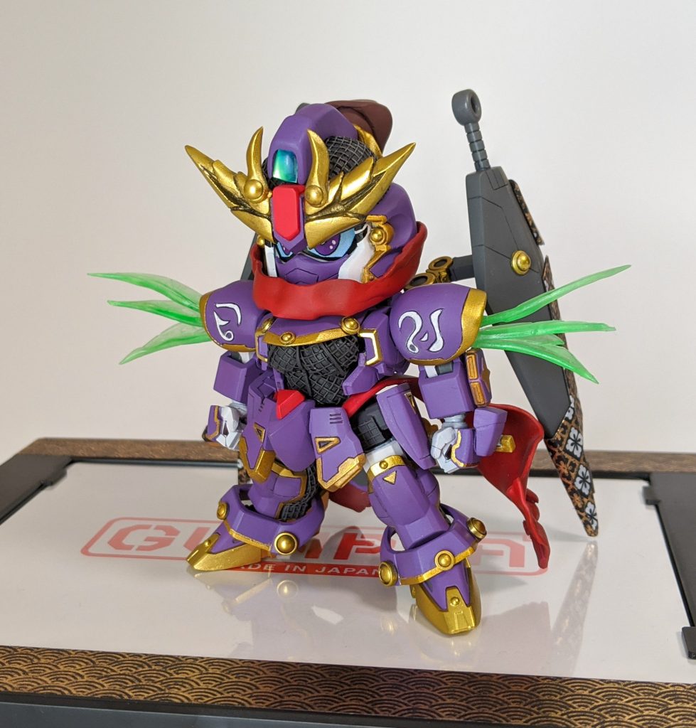 薄いマスクパーツを顔にはめてます。
フィンは透明レジンでそれらしく作りました。