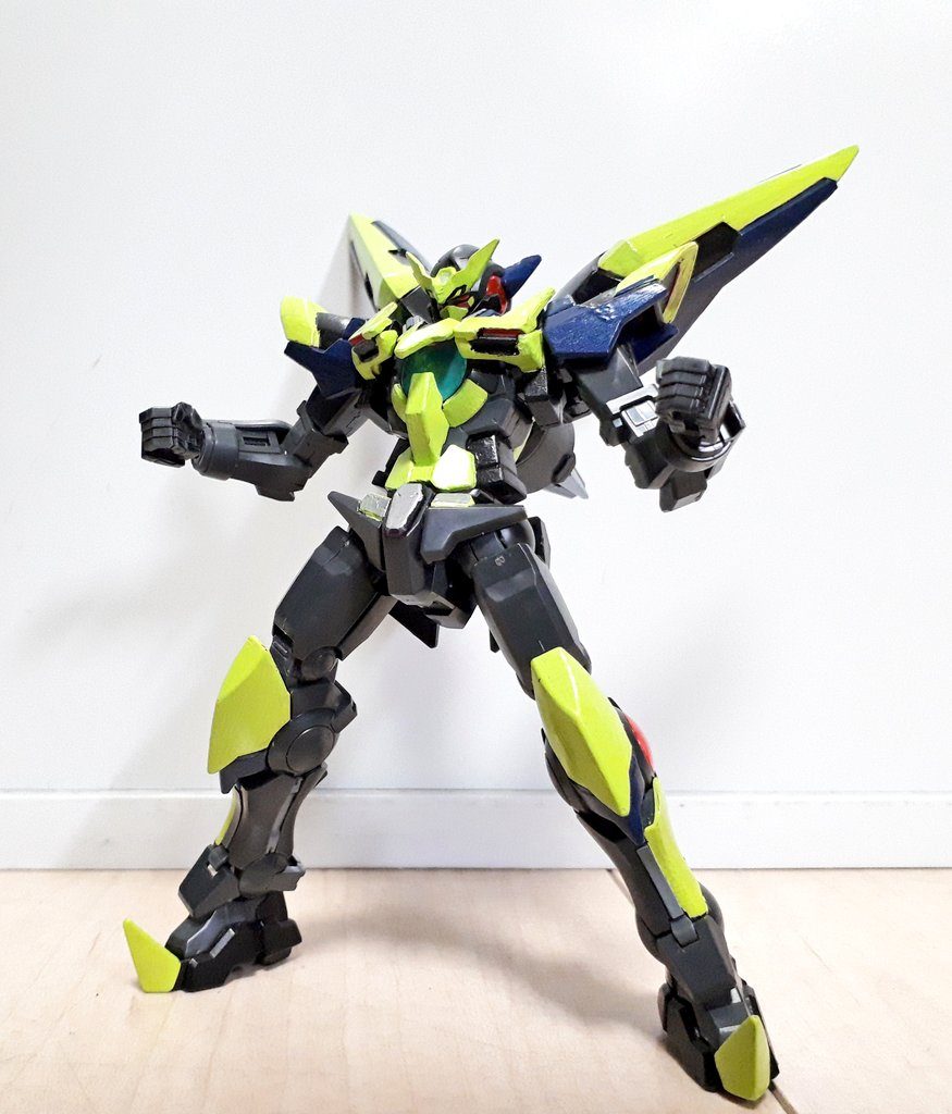 アーマーを追加してシャイニングアサルトホッパー風の形態も再現できます。