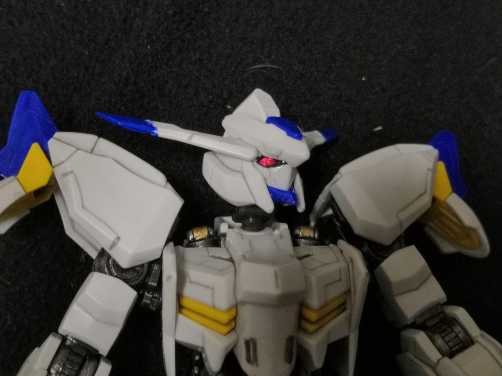 ツインアイはラピーテープを貼って
UVレジンを垂らし
レンズ状にしてあります。