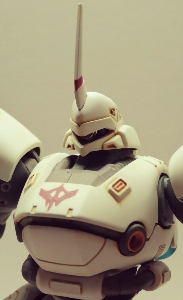 モノアイはHIQPARTSに置換し、胸のエンブレムは頑張って描きました
全体に軽くウォッシングしてあります