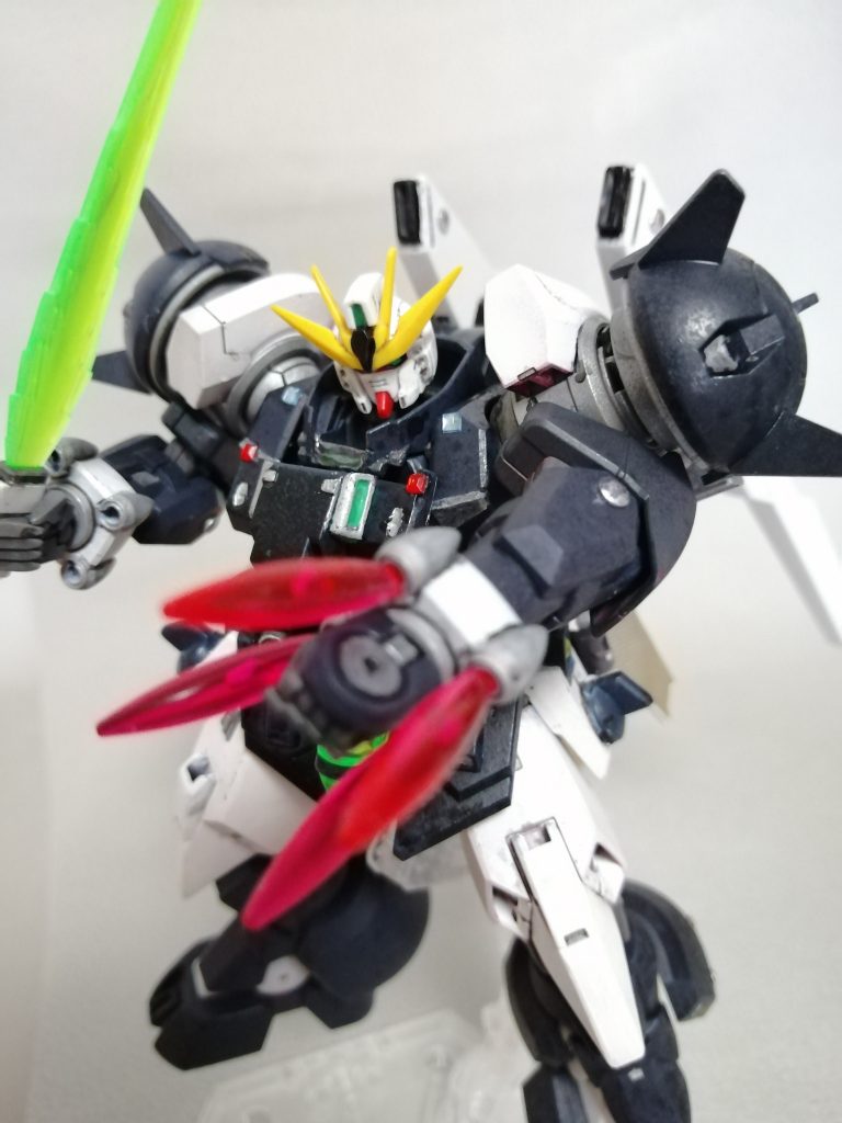 仕上げ塗装前の画像。ここから「ガンプラ凄技テクニック」の林さんが紹介していらっしゃったウォッシング処理を行いました。……本体色をガッツリ変えているので今回はあまり効果的ではなかったかも??