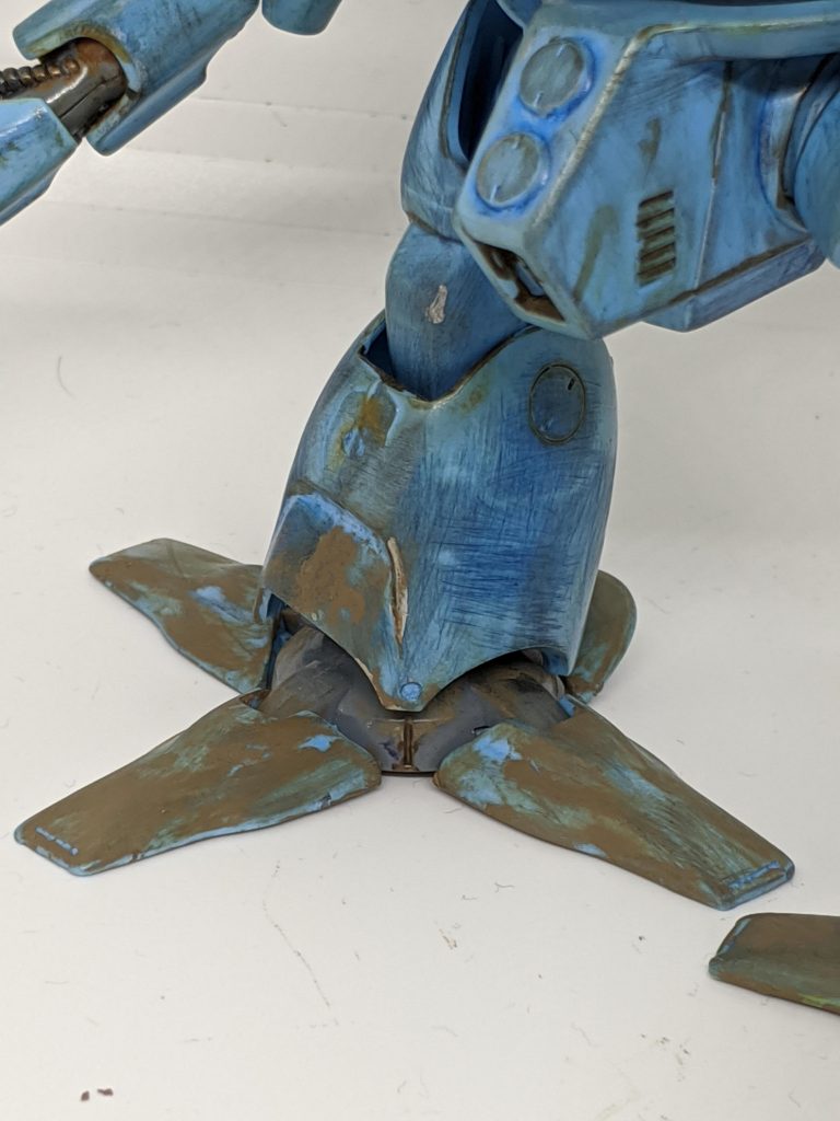 脚の泥はタミヤのウェザリングスティックを使用