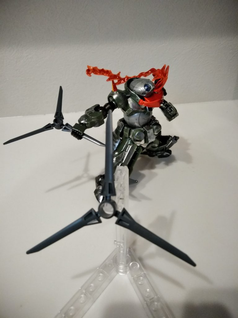 各所にナイフや投擲武器が装備されています!
ティルトローターパックのプロペラは大型の風魔手裏剣に!!