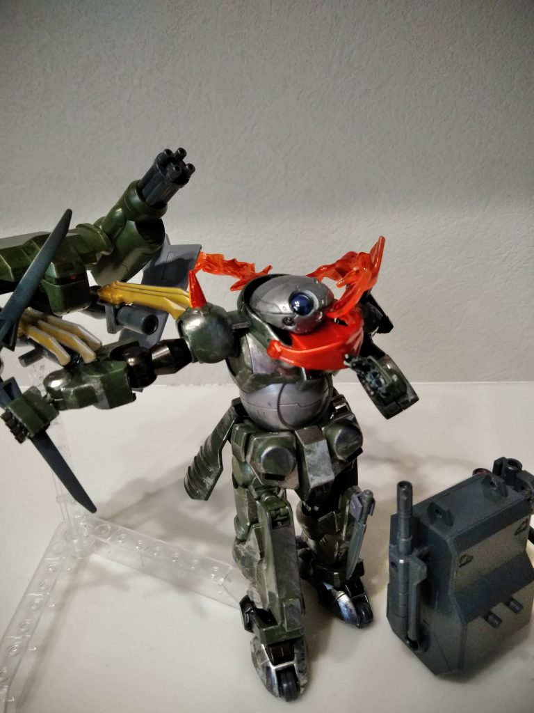 グリモアレッドベレー本体はいじっていません。もともとに戻しても違和感ないようにグリーンが見えるか見えないかのドライブラシをガンマカシャインシルバーとメタリックブラックで行っています。
かえって墨絵のように見えるのが気に入っています!