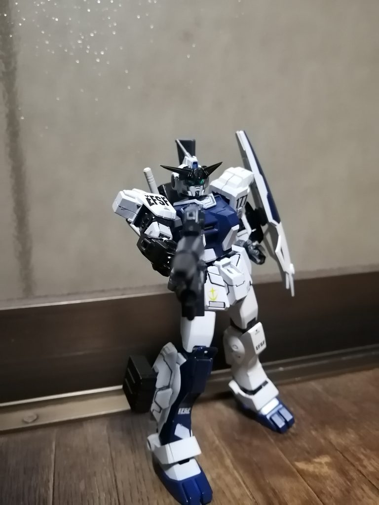 適当に武器を持たせた。