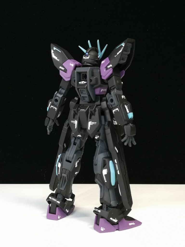 まずは本体です。
カラーリングは悪っぽさを意識して。
黒だけだと真っ黒になっちゃうので白のラインデカールでバランスとってみました。貼りすぎかもしれませんけどね💦