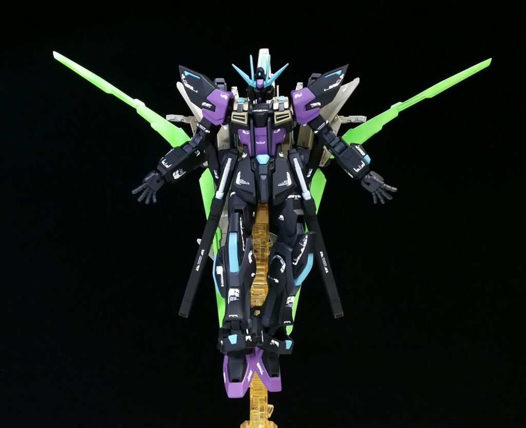 合体。この状態で王を意識したく、ブースターの色を金にしました。