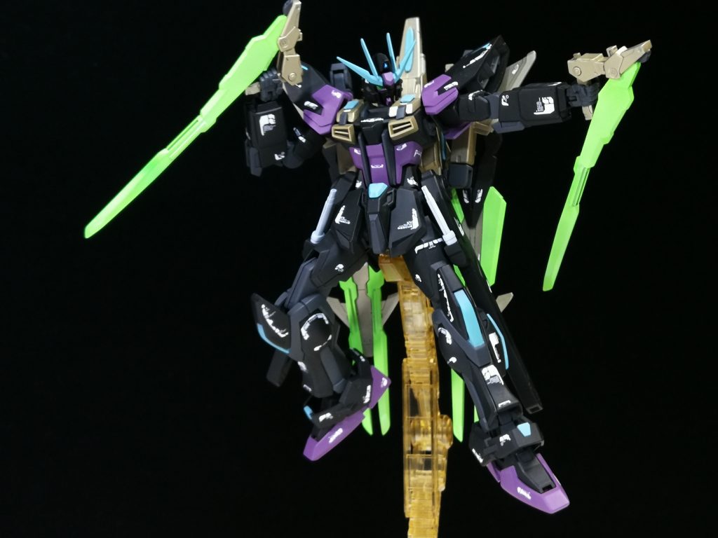 ·トランセンドウェポン〈モード:マシンガン〉
ブレード付きビームマシンガンです。
カレトヴルッフフェーダーを触ってて真っ先にこのアイデアが浮かびました。