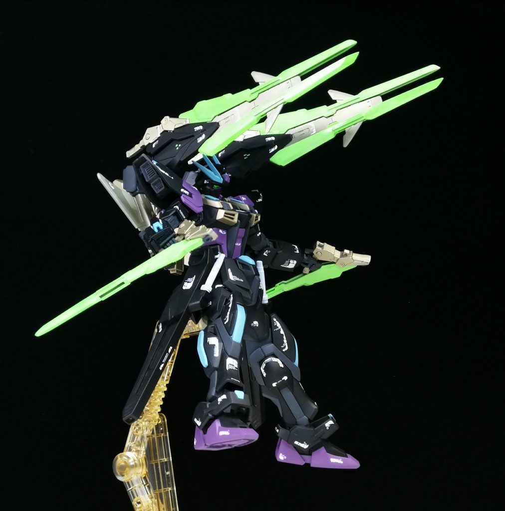 ・トランセンドウェポン〈モード:キャノン〉
ブレードマシンガンを外し前に向けます。長距離射撃用ですね。