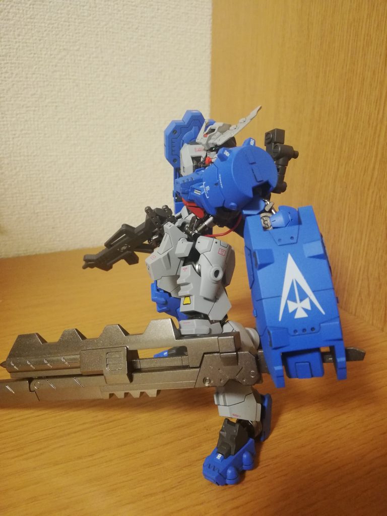 サイド
こちらも目元がキラリ