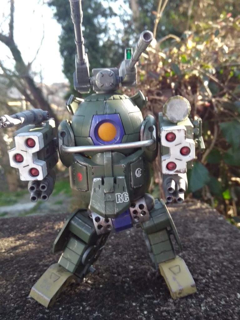 スタンディングモード
射撃戦メイン形態