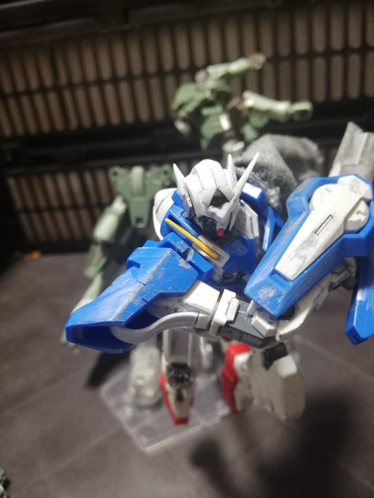 「カッコよくポージング」