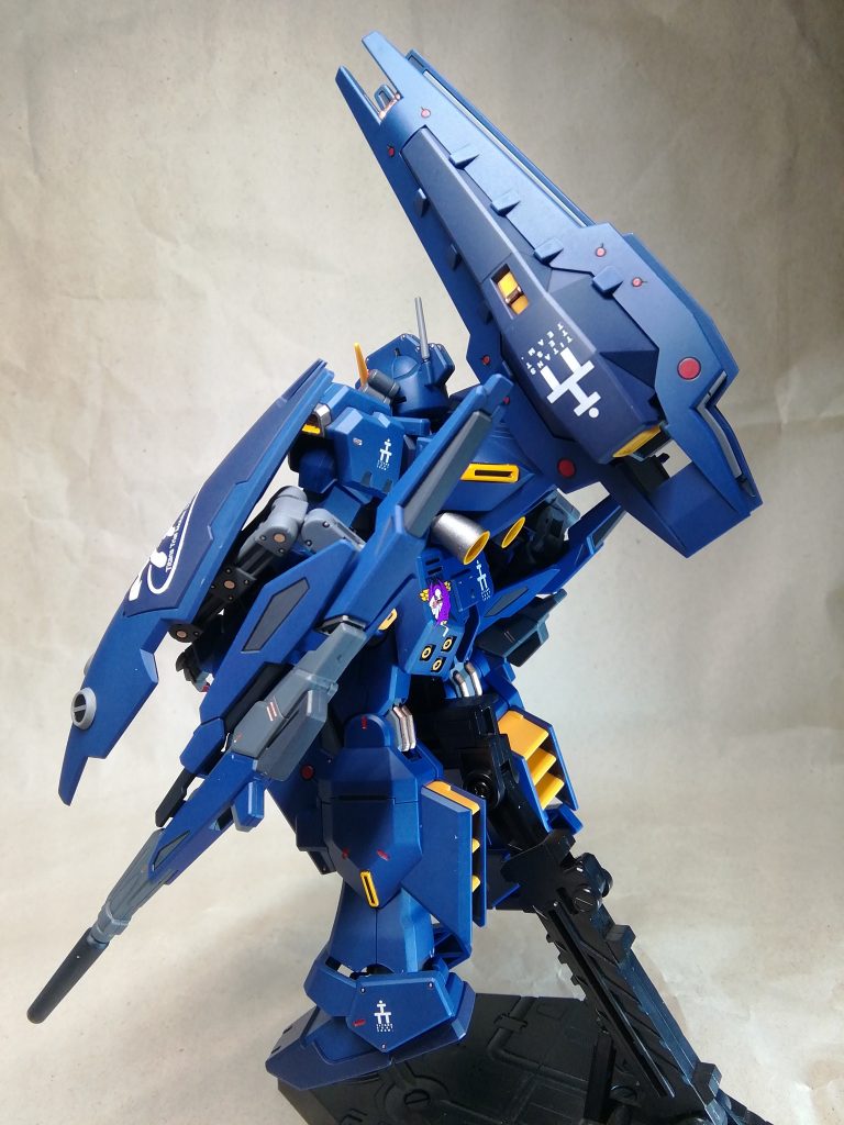 肘3mm穴を追加装備で埋めてしまったため、シールドはコトブキヤのジョイントを介して保持しています