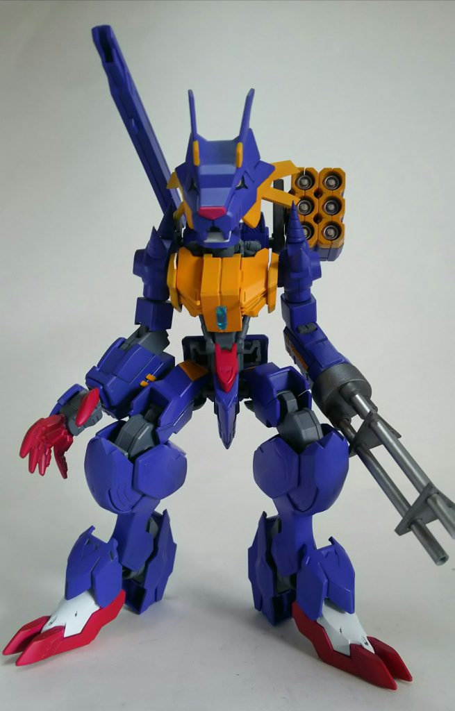 正面から。
頭部はジーエンアルトロンの狼と、腕を加工して接続