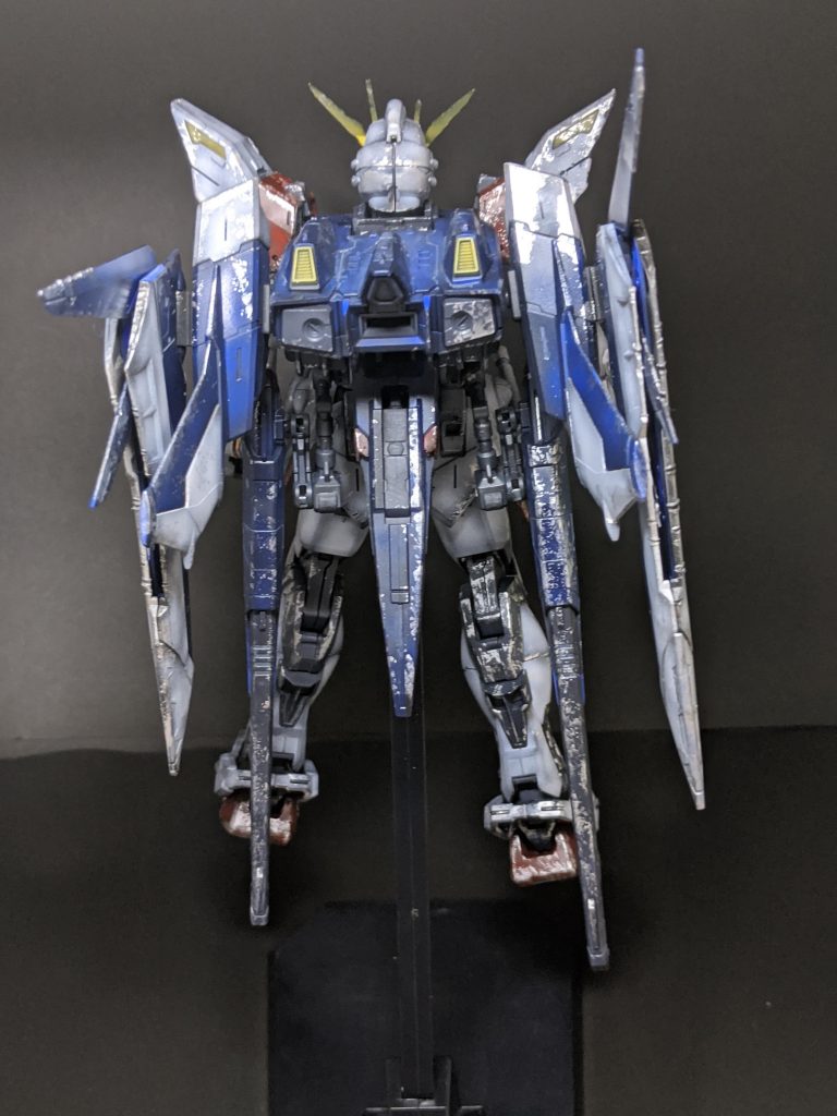 バッグショット
確か4話でミホシ（キララ)に見せるときこんな感じの羽の折り方だった気がします。確か…
ちなみに武装はライフルとチョバムシールドも作ってません。光ってしまうのはチッピングをシルバーでやったのですごい反射してしまいます。見えづらくてすみません。