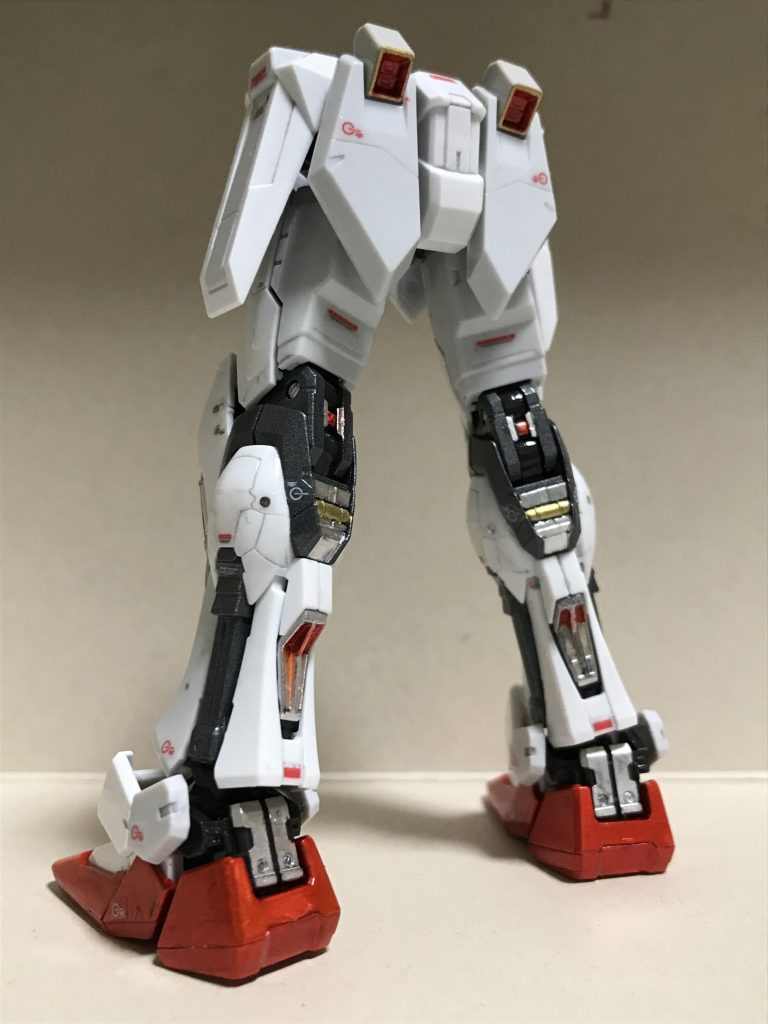 そして近ごろ気づいたのが、私はガンプラについては「ふくらはぎフェチ」だということです(笑)
ストライクは、イマイチですねぇ。