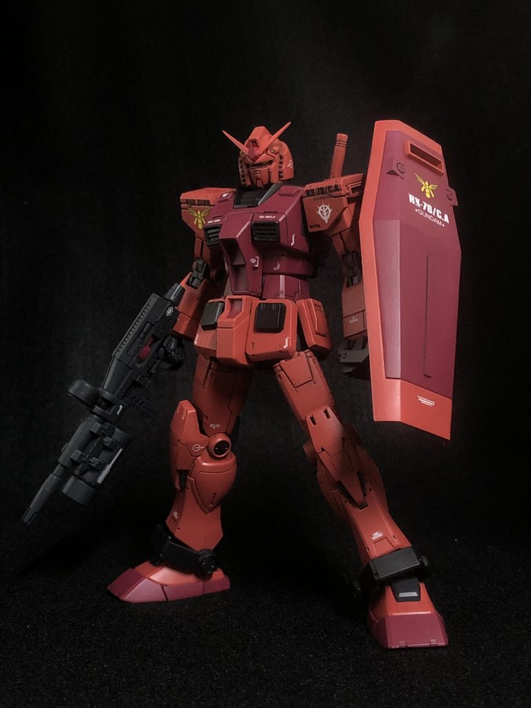 中期型ガンダムに関節の丸モールド部分にマグネットセッターを貼りマグネットコーティングイメージにしてみました。
だいたい中～後期型の間くらいのイメージです。