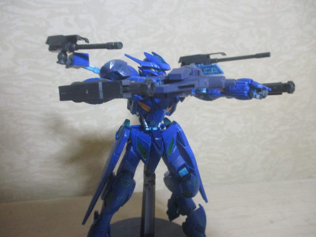 全武器装備。「この姿」では遠距離戦に特化してる設定です。