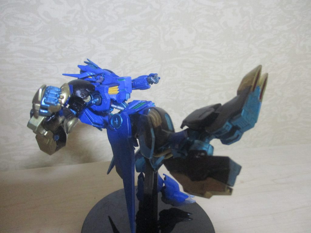 「この姿」では接近戦主体となります。