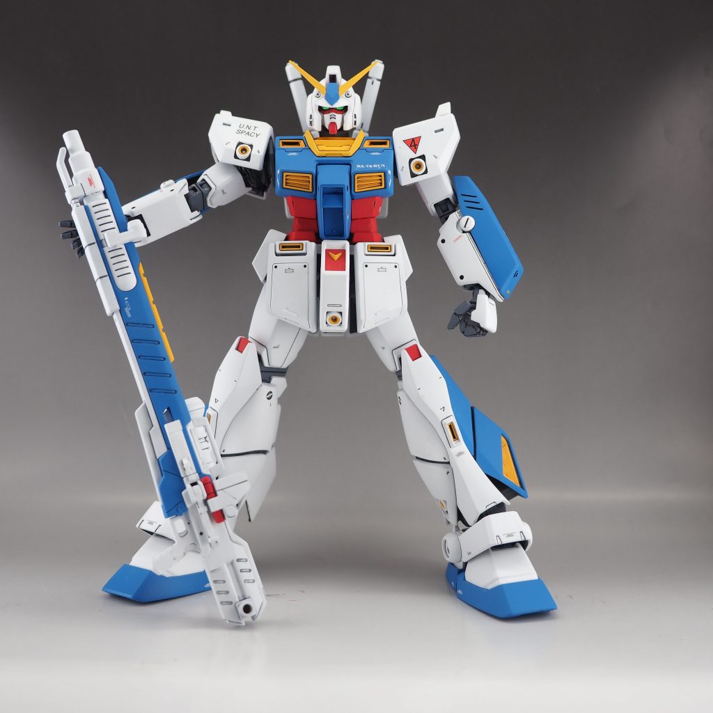 4号機の頭（改修）とメガビームランチャーです。標準の地味（？）めな武器とは対照的な武器ですが、機体とマッチしてます。