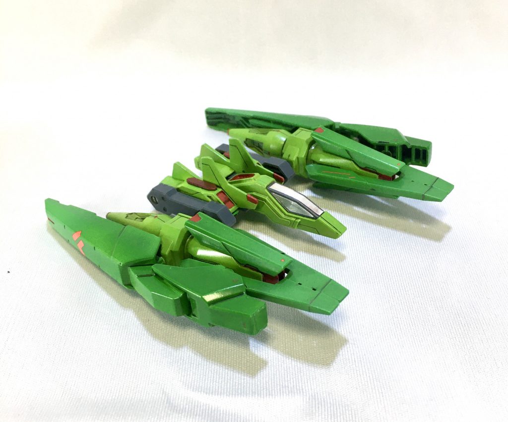 支援機：スワロウ・テイル
シグマシスファンネルを装備しており、曲線なビームも放つことができトリッキーな動きで相手を困惑させる