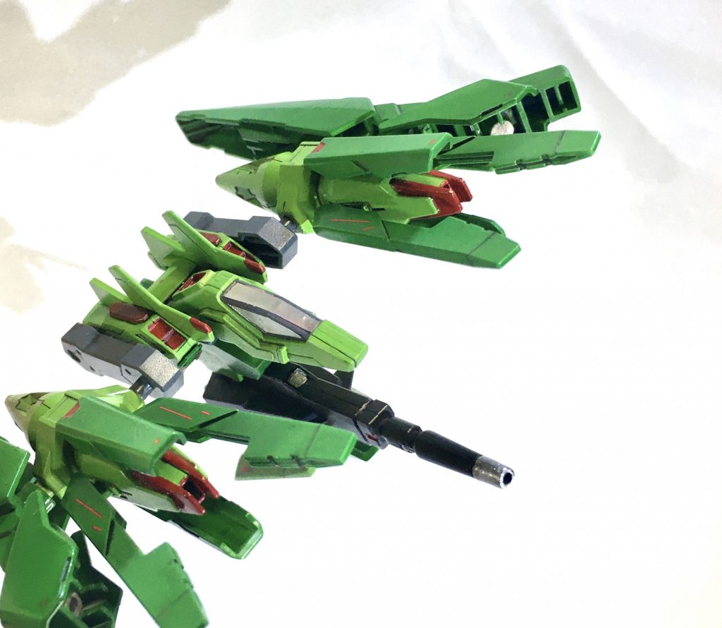 スワロウの銃と本機の下部磁石を仕込んであり、携帯させることができるようにしてある