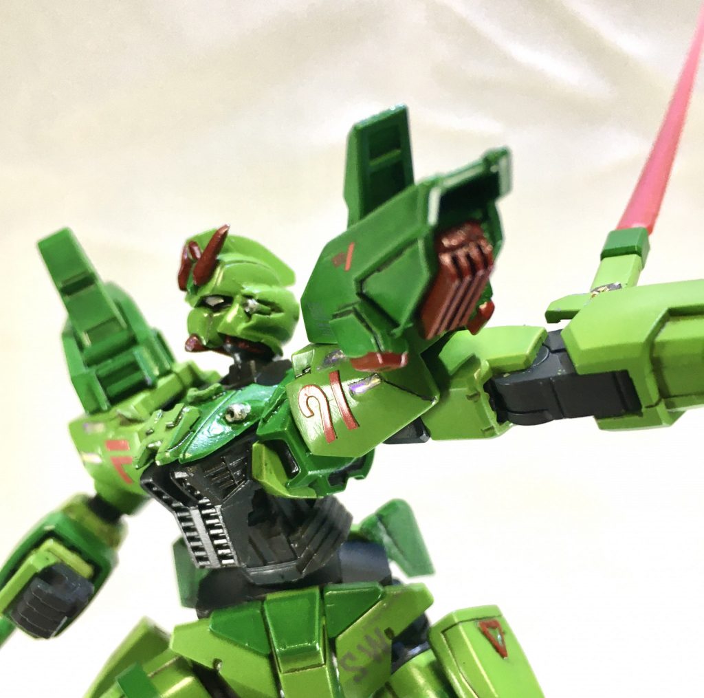 今回の改造のポイントとしてはF91に可変機構をもりこんだことも大事ポイントですが、肩の推進機にプラ板で制作したものを初めて入れたというものもワンポイントとして見てもらえたらと思います（PRカッターを購入して細かいディティールなど今回のパーツなど挑戦してみました）