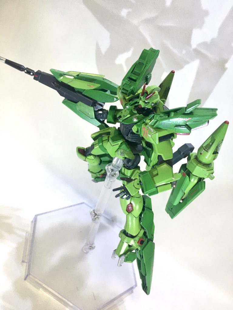 シグマシスファンネルに装備してあったユニットをスワロウの足に装備。この形態は宙空での使用を想定して脚部の打突武器として装備