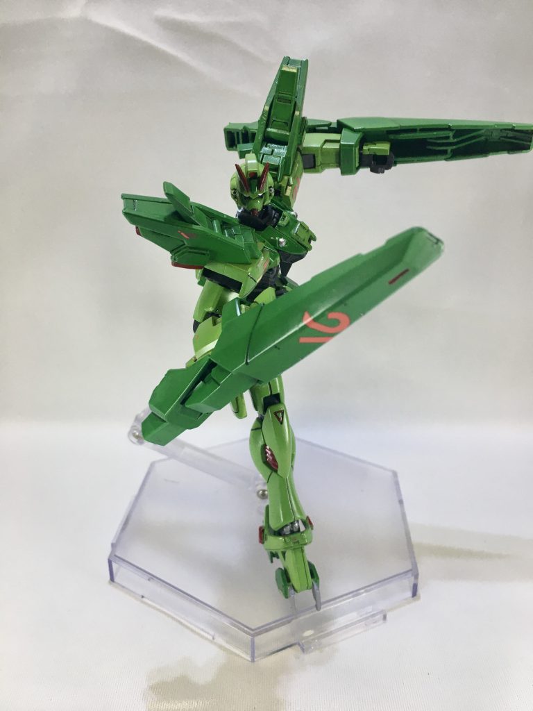 シグマシスファンネルに装備してあったユニットをスワロウの腕に装備した形態。陸での使用を想定、腕のリーチを長くして打突武器として使用する