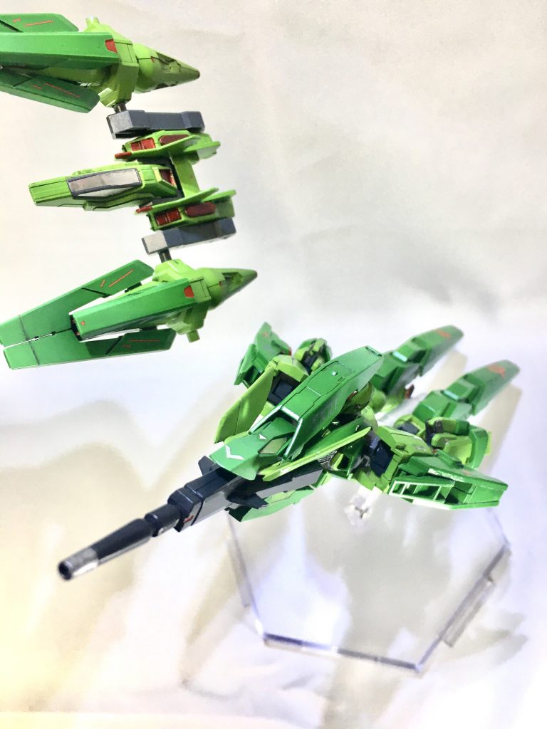 [飛行形態]
F91 スワロウはAGEⅡマグナムの可変機構をリスペクトして飛行形態がある。スワロウ・テイルの２機で高速で変弦自在な攻撃もしかけることができる