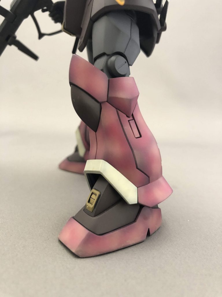 下地黒を残したとこを含めると3色迷彩のようになりました
上色的には2色ですが　