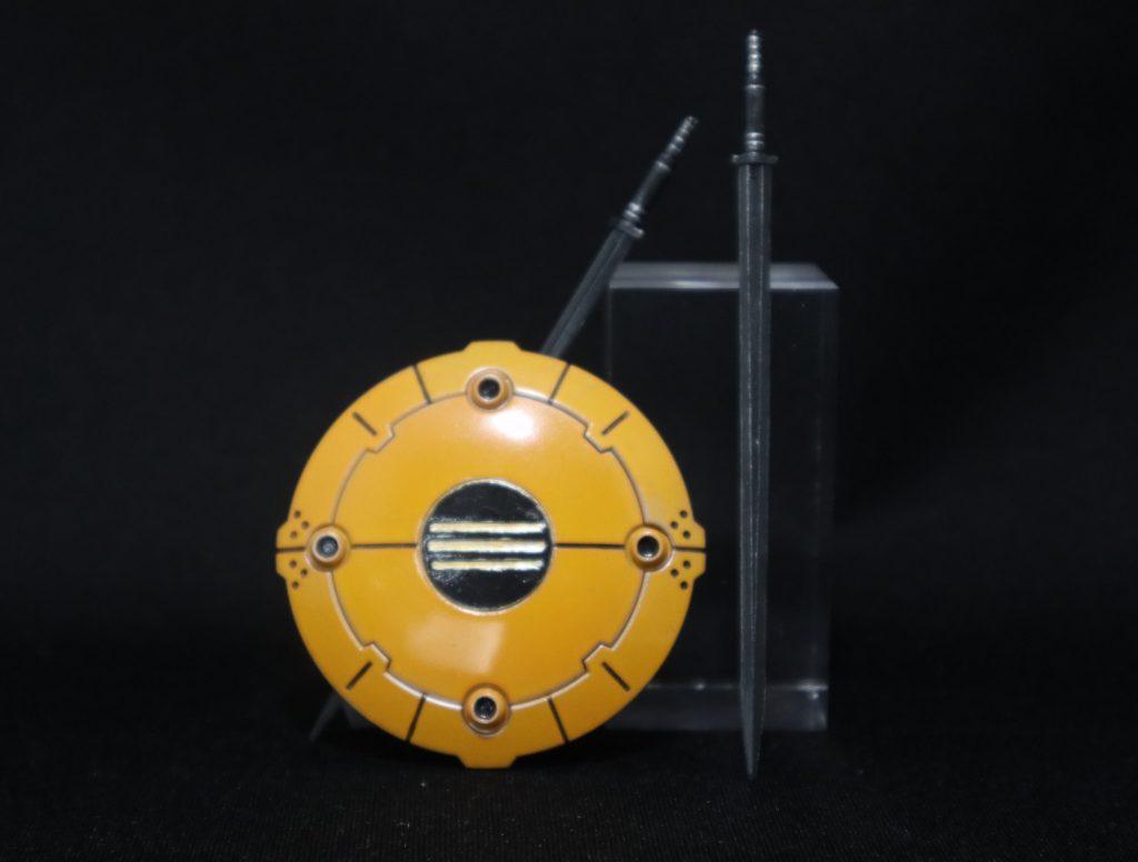 ベイル:ウヴァルの盾に線2本足しました。
スパイド:MSGナイトソードのレイピア。そのままでは持ち手が細いので3㎜プラパイプを使用。