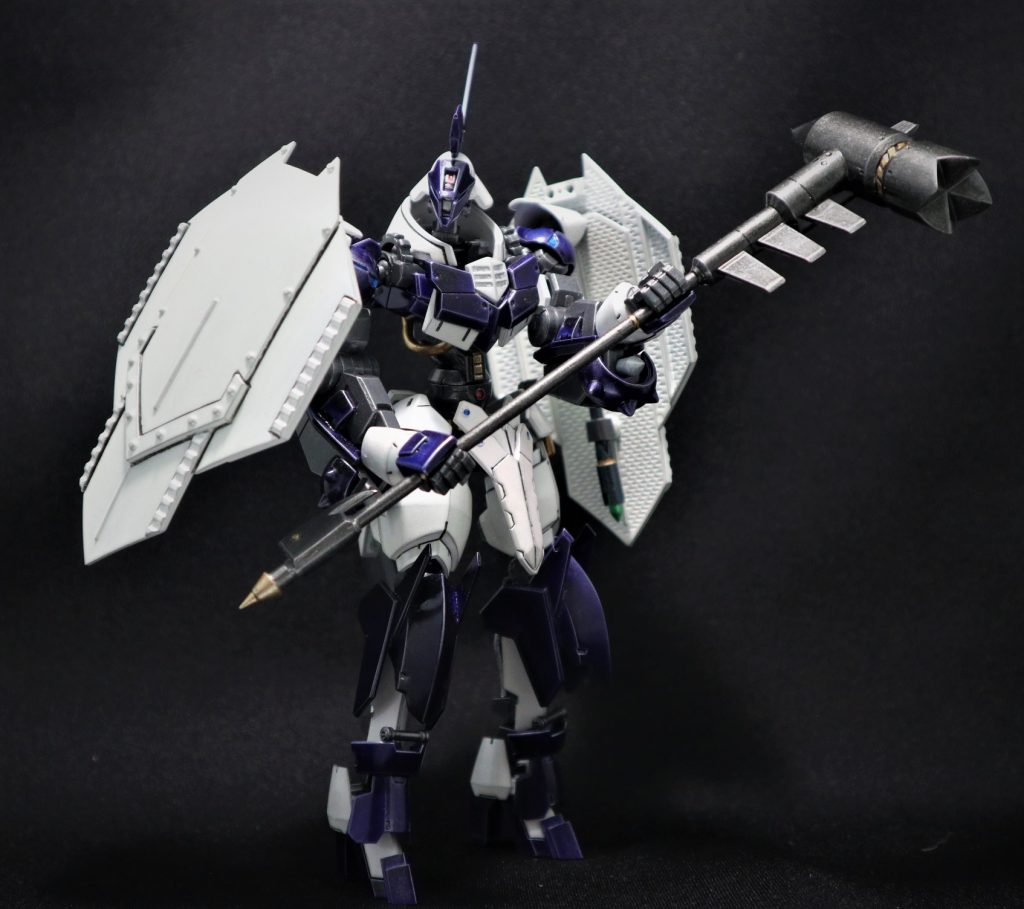 戦槌｢ウラガーノ｣を構えて