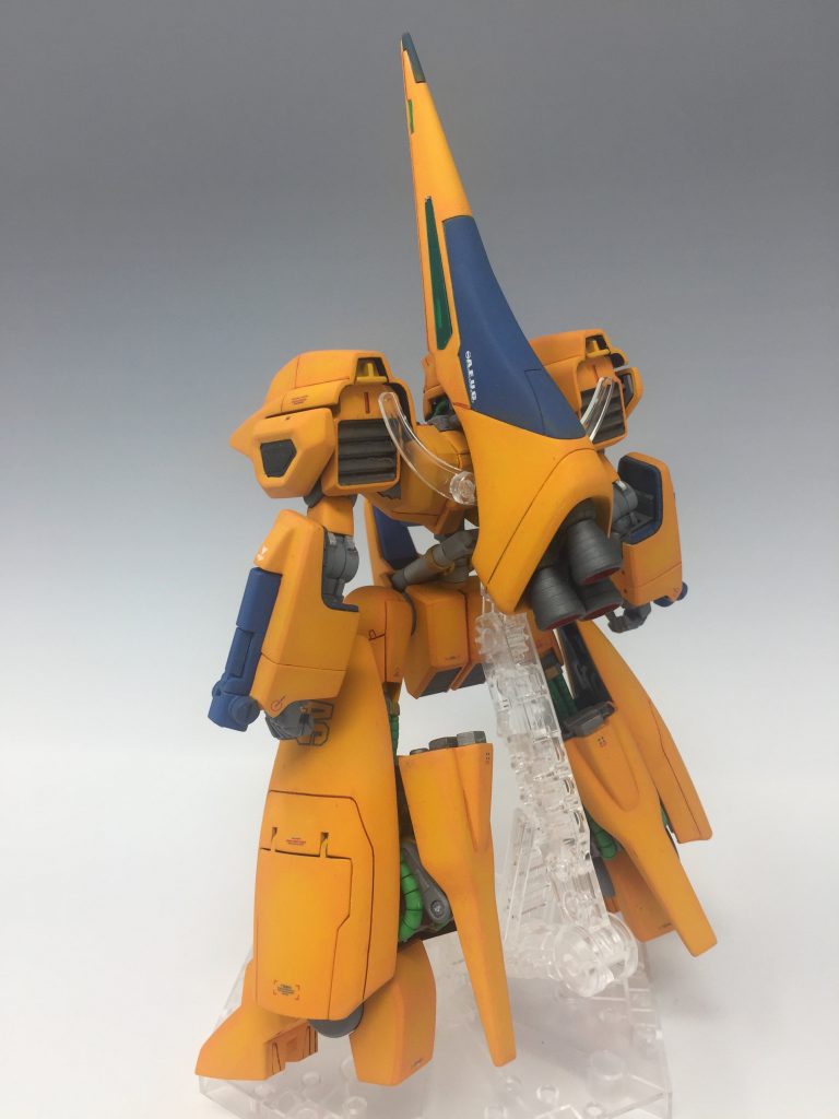 エアブラシによるグラデーションではなく、ドライブラシによるグラデーション塗装をしてみました。エッジやライン周辺がぼんやりとオレンジっぽく見えるかと思います。