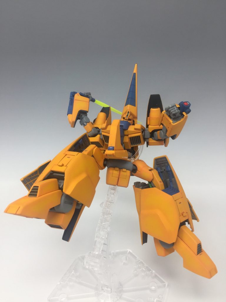 ファがレコアさんのパラスアテネを見つけた時の「そのモビルスーツっ!!」のシーンを再現してみました。腰に回転軸を追加したのでひねりが効いています。また肩の可動範囲も拡大させてあるので腕を横に大きく広げられるようになってます。