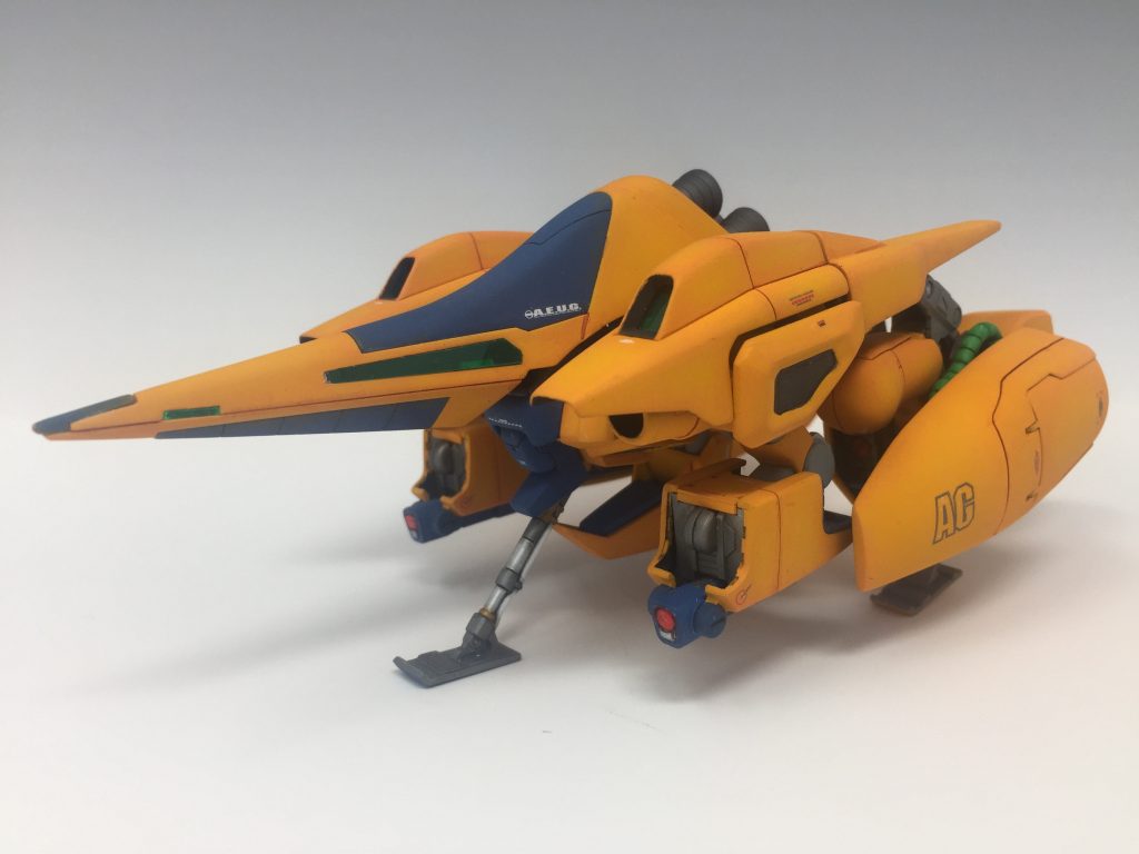 MA形態です。変形方法が簡素なので古いキットながらほぼ完全変形してくれます。