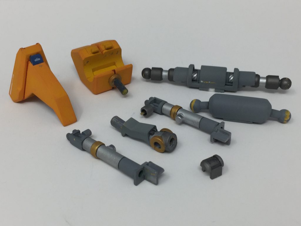 股関節フレームを自作する事で、塗装ハゲ防止、後ハメ加工、ディテールアップと様々なメリットを享受する事が出来ました。ネオジム磁石を使っているので付け替えも簡単で、しっかりと固定できます。胴体フレームはこんな感じに分割するといいです。腰の回転軸はABSランナーにしておくと丁度いい硬さになります。