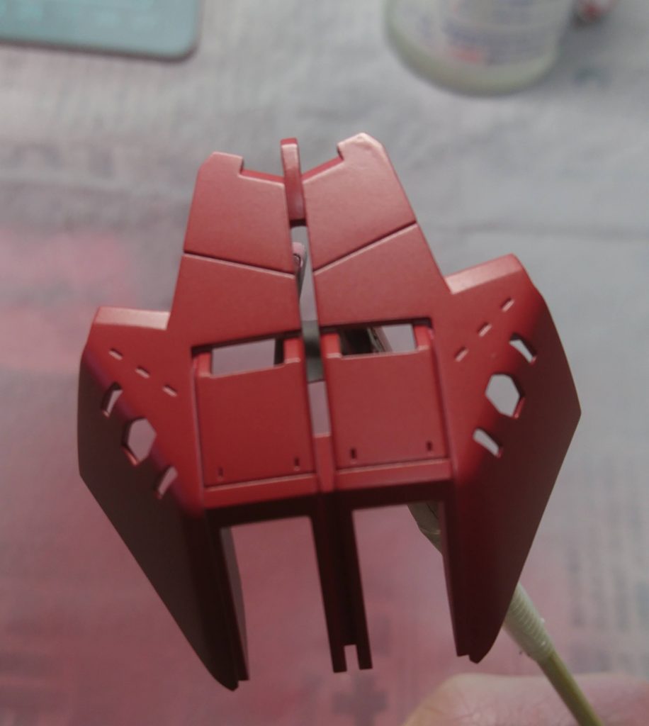 リアアーマーの塗装です
結構思ったより濃い深みのある色になって満足です