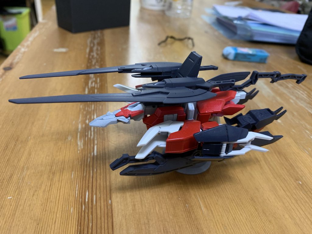 まずはマーズフォーユニット単体。
パックパックの剣二本とアックスで合わせて全長が長い!