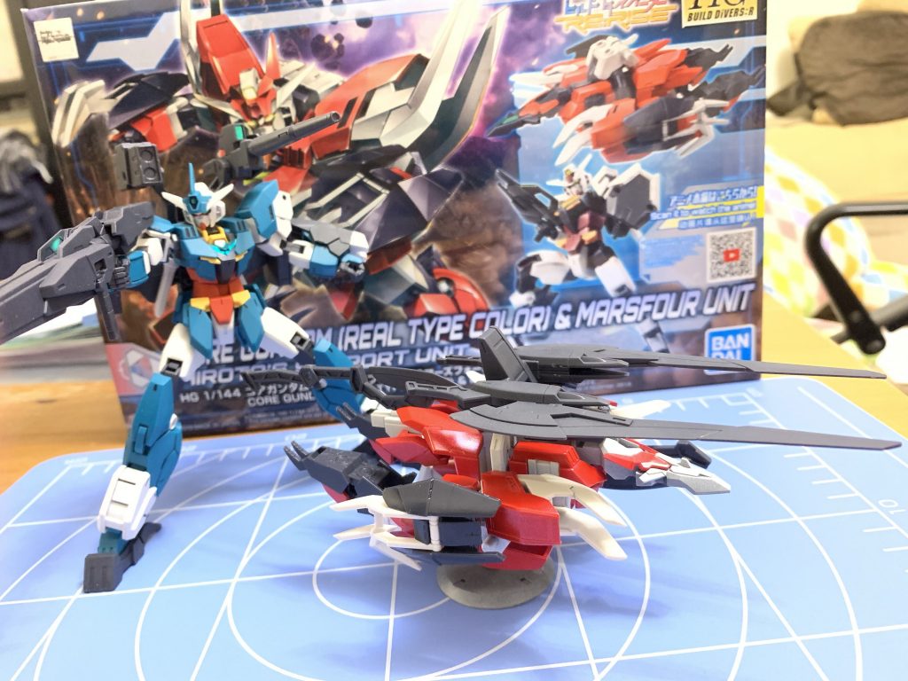 ここで前回のヴィートルーガンダム登場。
照明が足して、光沢コーティングとメタリック塗装が見やすくなる説。
