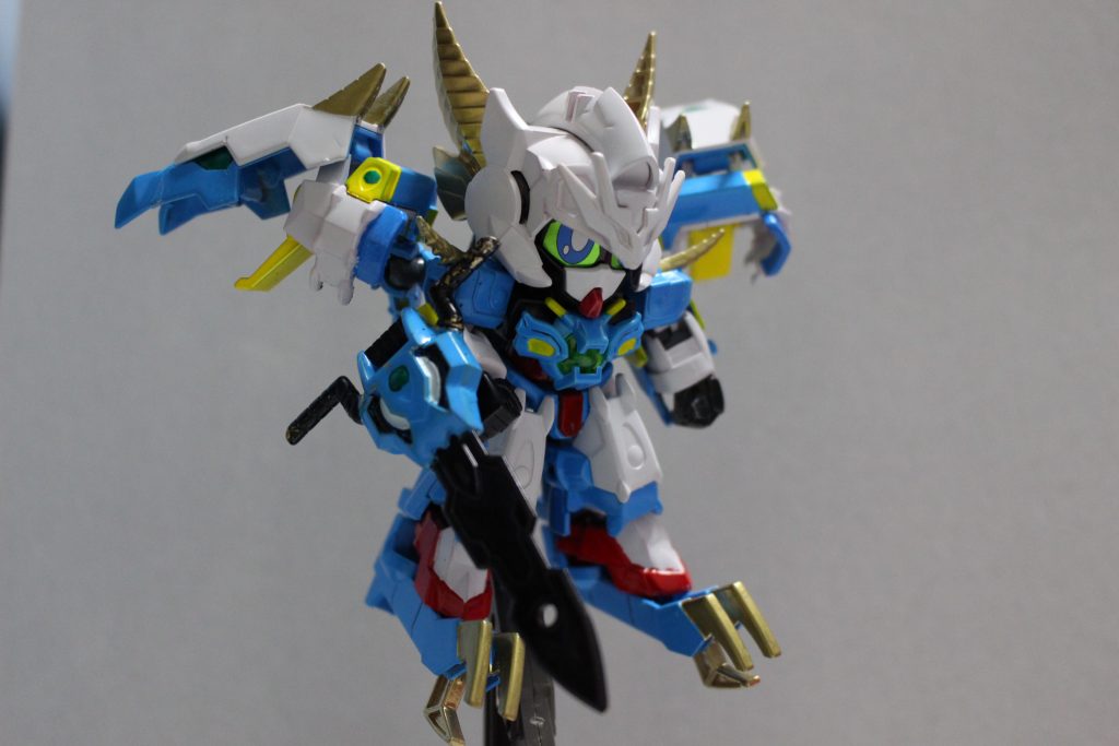 SDなのにマッシブというかゴテゴテになるので、まとまりがすごく好きです。
ただ、足の可動をなんとかしたくなるけど……。