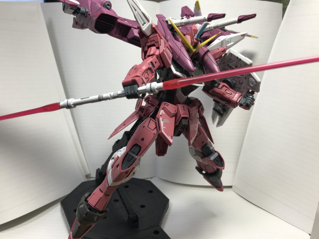 ジャスティスで印象的なポーズ！！
のつもりがファトゥムと肩の構造的に、めちゃくちゃ肩回りの可動が窮屈、、、、