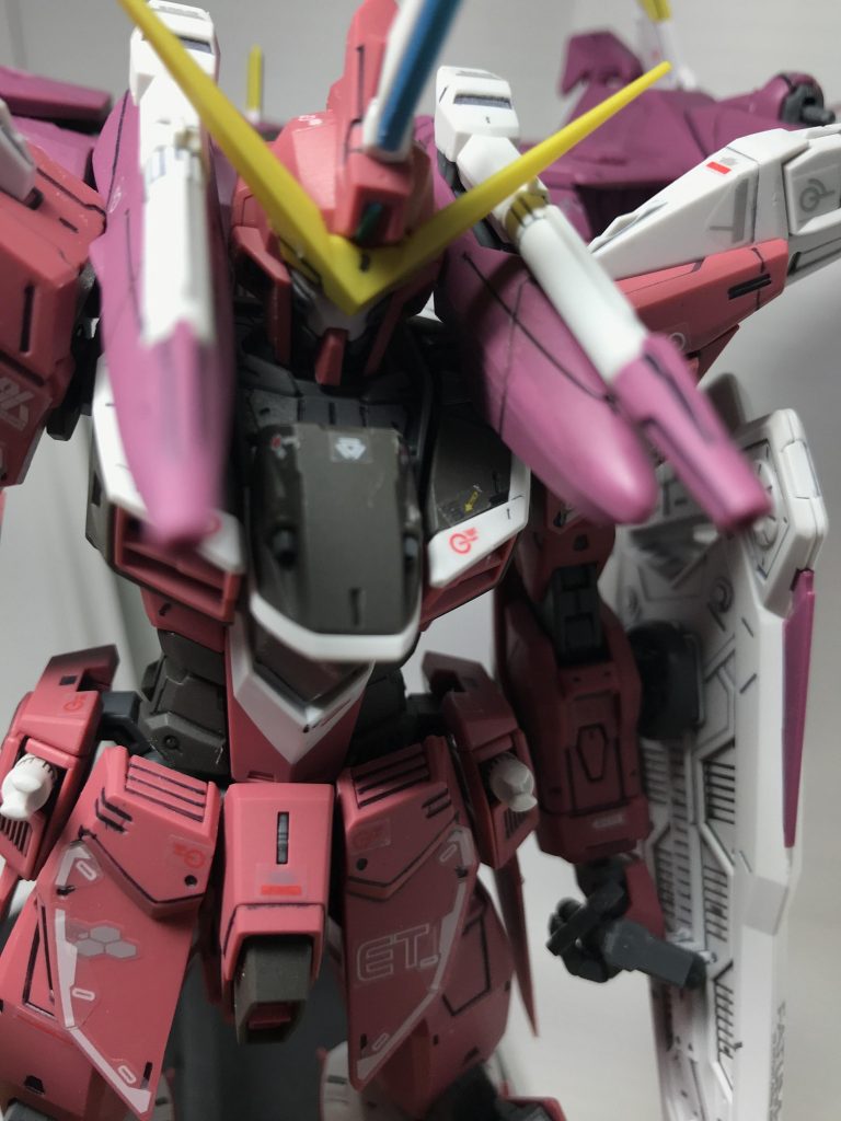 ここまでのぞき込まないと顔が見えないのが悔しい！！！
ジャスティスイケメンだぁ、、、、買って良かった、、、