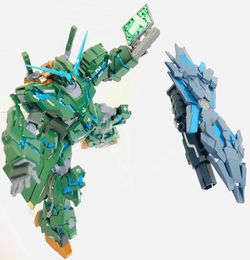 ハイメガ砲を増設した4基目のシールドファンネル。他のファンネルに気を取られた敵を不意打ちして消し炭にする。見た目から推測できる通り、1発しか撃てないのが欠点。