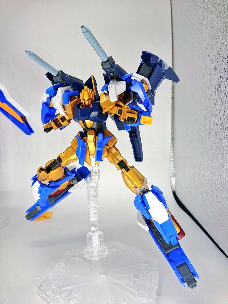 当初はライトニングバックパッチワークウェポンシステムMk-Ⅱ使う予定でしたが、壊れたので急きょ変更に…💦
ここから缶スプレー(黒サフ→ゴールド→クリアイエロー)吹いて、ウェザリングしてます。