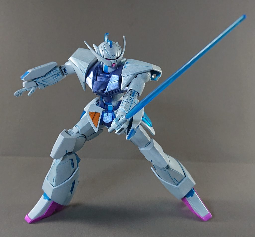 機体の簡単な妄想設定ですが、ターンエーのデッドコピー機で、基本性能こそターンエーに劣るが、かつて宇宙を光を超える速度でさまよっていた不死鳥『フェニックス』、時すら操り一時的に神にまでいたってしまいそうだった可能性の獣『ユニコーン』、それらが起こした『ニュータイプの奇跡』をもし完成していれば科学的に超常の力を使わず再現可能だった機体です。