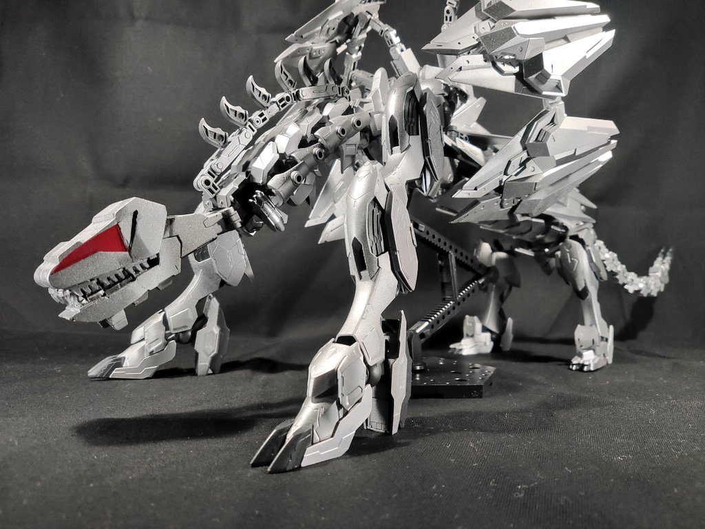 基本形態。6枚のウイングバインダーを自在に操り高速で移動する。