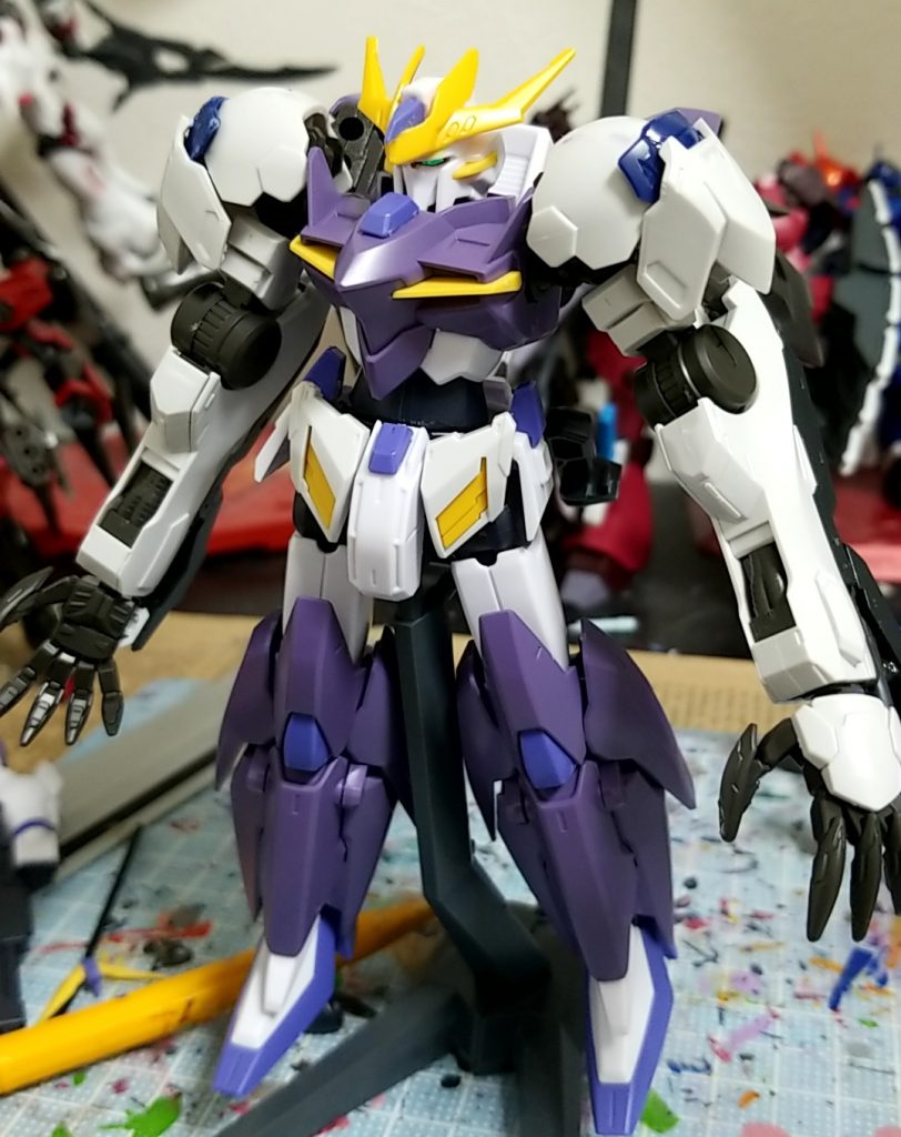 基本的にはテルティウムとルプスレクスのパーツを使用
ルプスレクスの腕をそのままだったらボールジョイントが合わないので、従来のガンダムフレームのボールジョイントを使用
これならぴったりはまった